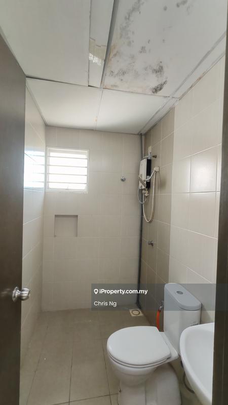 Pangsapuri untuk Disewa di Akasia Apartment oleh Chris Ng - Bathroom - iProperty.com.my