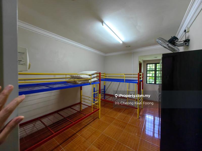 Bungalow House for Sale in z19hj, Ipoh by Iris Cheong Kwei Foong - Typical bedroom at first floor - iProperty.com.my
