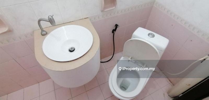 Townhouse for Sale in Taman Overseas Union (Taman Oug), Jalan Klang Lama (Old Klang Road) by BoBo Lee - iProperty.com.my