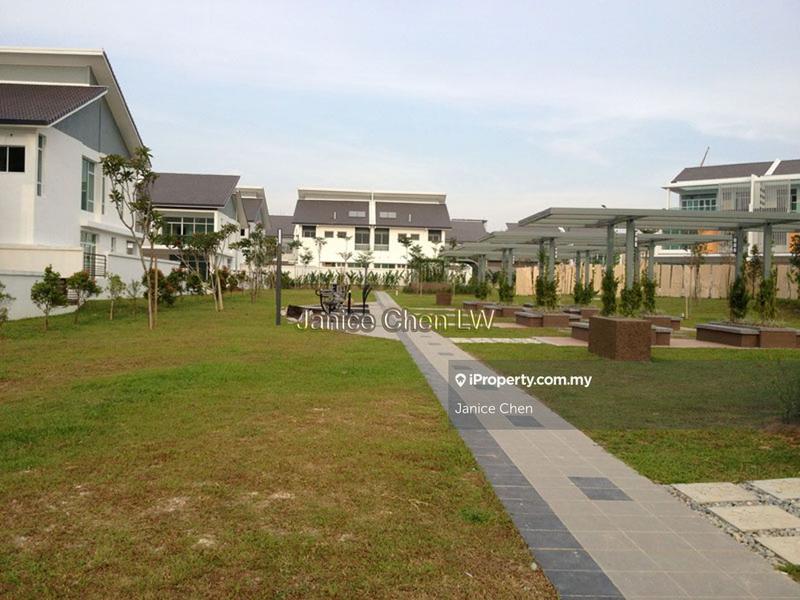 Rumah Berkembar untuk Dijual di Palmiera @ Kinrara Residence, Taman Damai Utama, Puchong oleh Janice Chen - iProperty.com.my