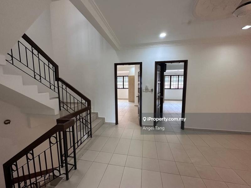 Rumah Berangkai 2.5 Tingkat untuk Dijual di BU 6,Near park, Bandar Utama, Ample parking, Bandar Utama oleh Angel Tang - iProperty.com.my