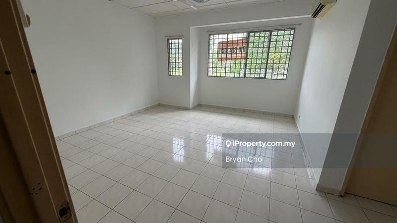 Rumah Berangkai 2 Tingkat untuk Dijual di Taman Prima Saujana, Kajang oleh Bryan Cho - Living Room - iProperty.com.my