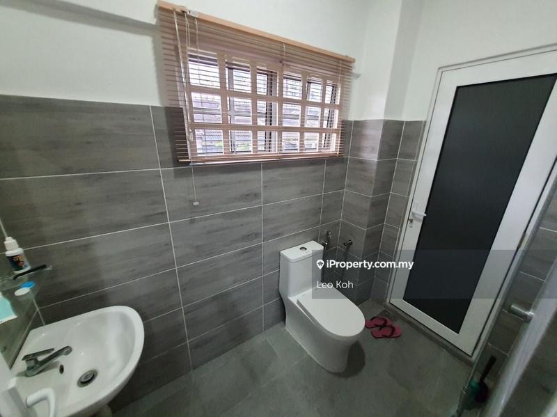 Rumah Berangkai 2 Tingkat untuk Dijual di Taman Serdang Raya, Seri Kembangan oleh Leo Koh - iProperty.com.my