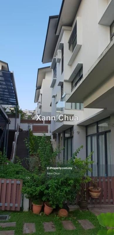 Rumah Berkembar untuk Dijual di Taman Equine, Seri Kembangan oleh Xann Chua - iProperty.com.my