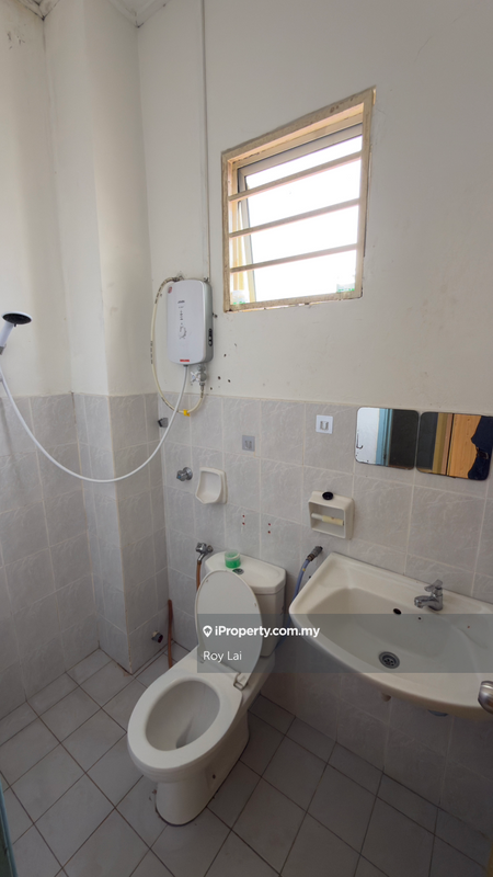 Rumah Teres 2-Tingkat untuk Dijual di Lestari Putra, Seri Kembangan oleh Roy Lai - iProperty.com.my