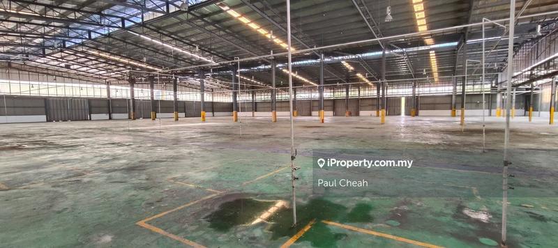 For Rent - Huge Warehouse and Factory For Rent in Kota Damansara, Petaling Jaya.