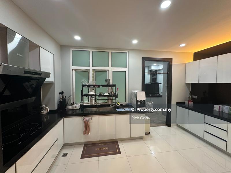 For Sale - Gurney Paragon