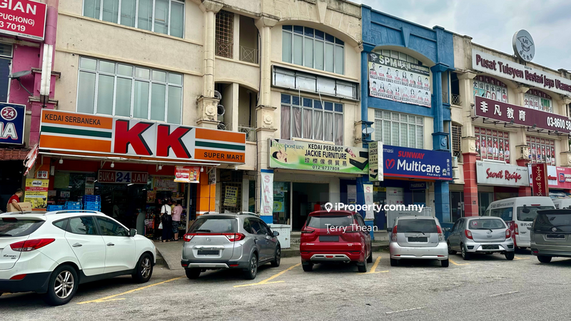 For Sale - 3 Storey Shop @ Puchong Utama 7 , Good Buy for Invest & Potential ROI 4.8%