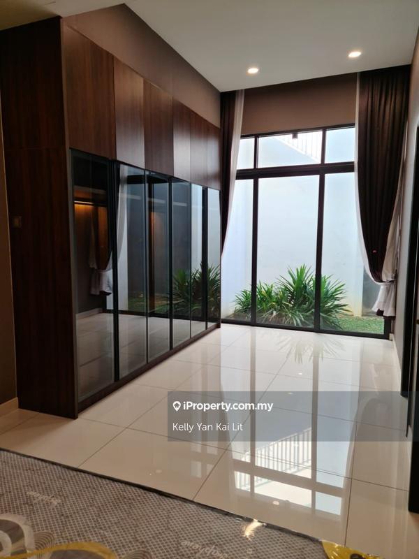 Bungalow House untuk Dijual di Taman Melawati, Ulu Kelang oleh Kelly Yan Kai Lit - Guest room built in wardrobe - iProperty.com.my