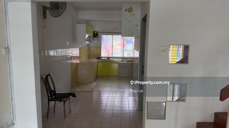 Rumah Teres 2-Tingkat untuk Dijual di Lestari Putra, Seri Kembangan oleh Roy Lai - iProperty.com.my