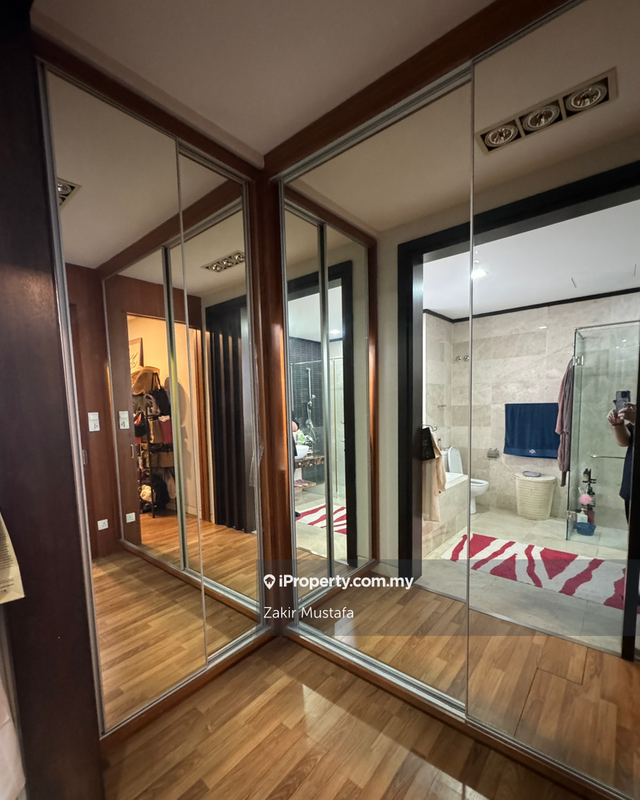 Rumah Berkembar untuk Dijual di Seksyen 13, Shah Alam oleh Zakir Mustafa - Walk-in closet (master bedroom) - iProperty.com.my
