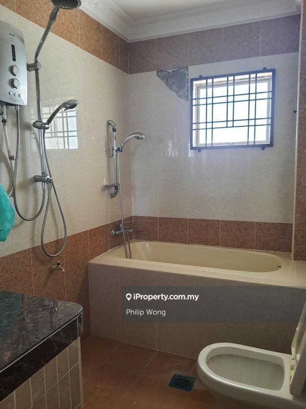 Rumah Berangkai 2 Tingkat untuk Dijual di Taman Equine, Seri Kembangan oleh Philip Wong - iProperty.com.my