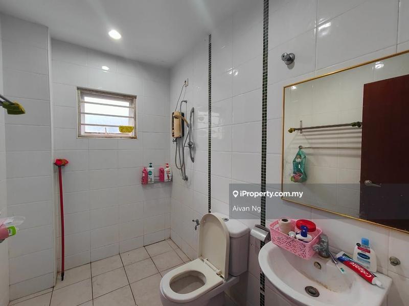 Rumah Berkembar untuk Dijual di Taman Taming Indah, Bandar Sungai Long oleh Aivan Ng - iProperty.com.my