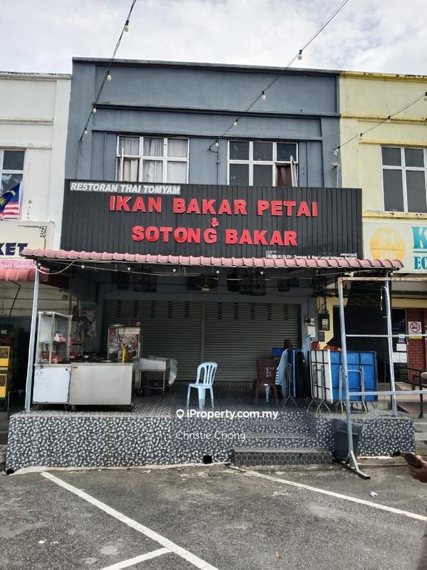 For Rent - 1.5 Storey Shop Lot