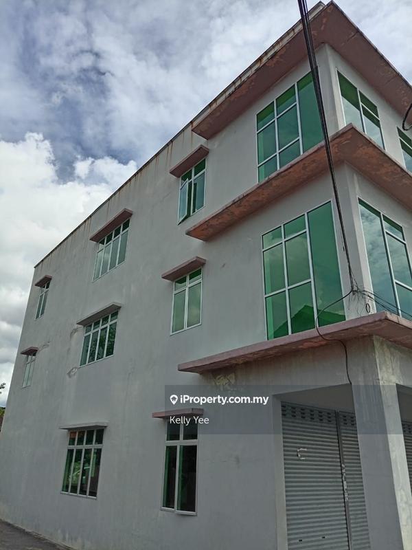 Kedai untuk Dijual di 3 Storey Endlot Shoplot @ Taman Seluang for Sale, Kulim oleh Kelly Yee - iProperty.com.my