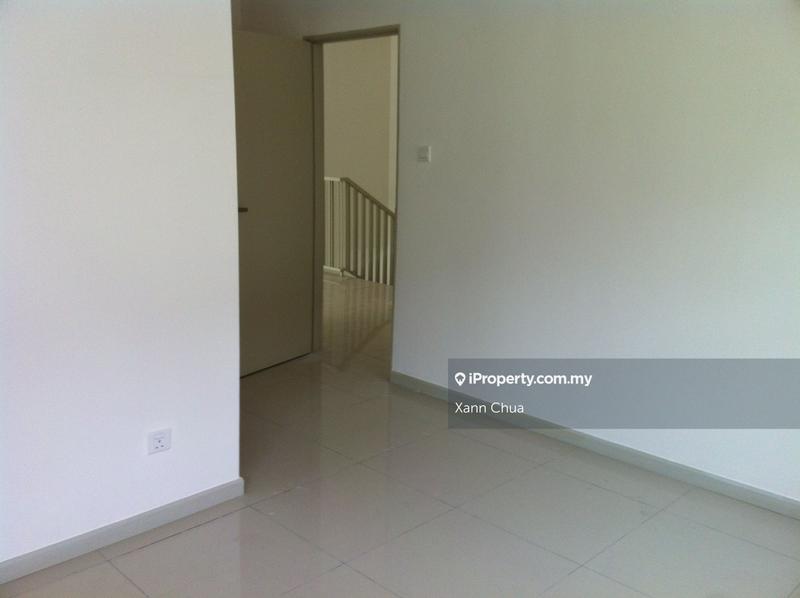 Rumah Berkembar untuk Dijual di Taman Equine, Seri Kembangan oleh Xann Chua - iProperty.com.my