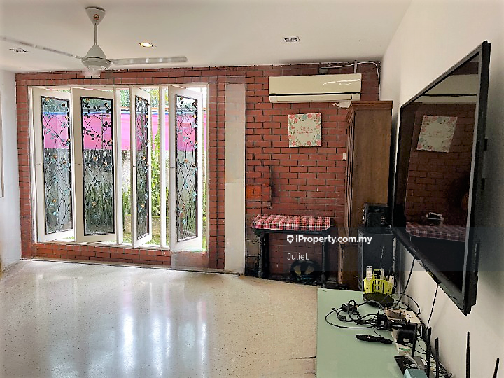 Bungalow House for Sale in Taman Paramount, Petaling Jaya by Julie L - iProperty.com.my
