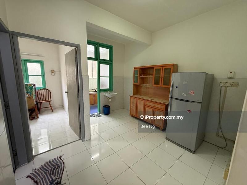 For Rent - Golden Showers (Kondo Ruby)