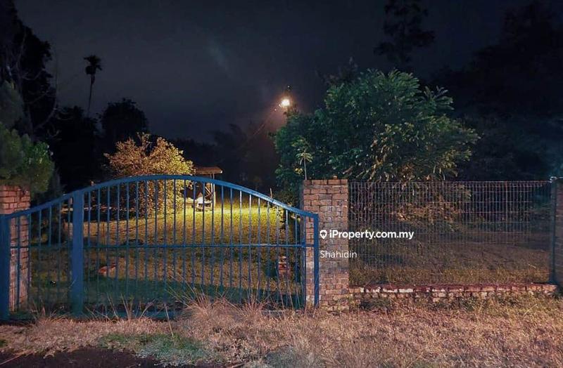 Banglo Tanah untuk Dijual di Linggi, Port Dickson oleh Shahidin - night view from 2nd gate. TNB light is available. - iProperty.com.my
