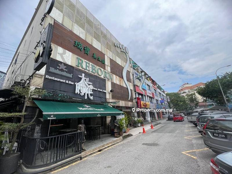 For Sale - Sri Petaling 4 Storey Shop With Lift, Endlot Unit