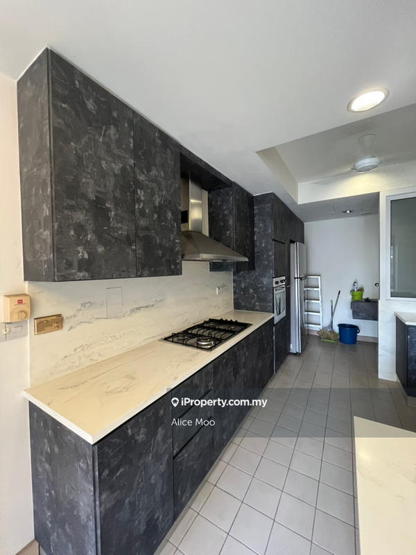 For Sale - Hampshire Park Condominium