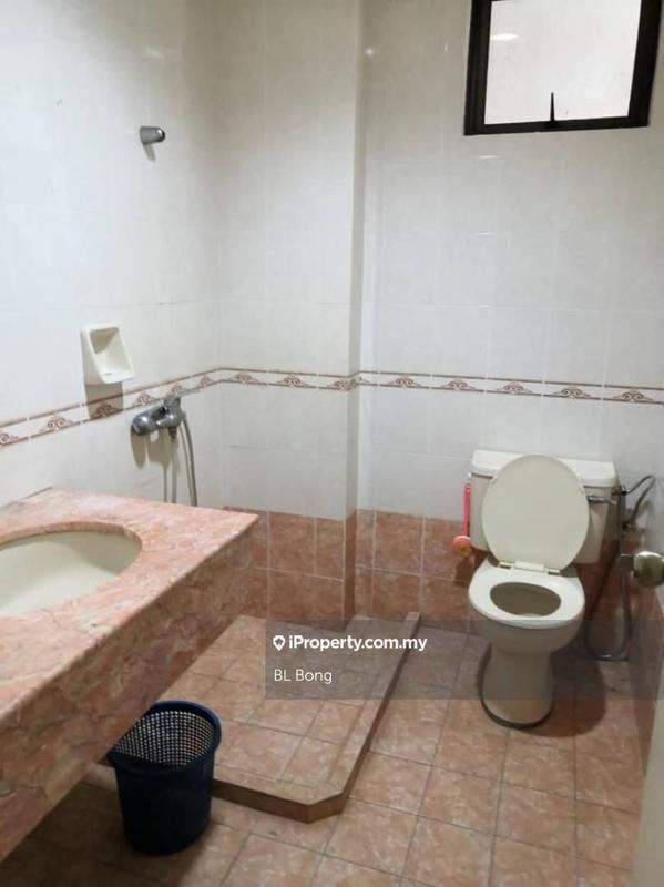 Kondominium untuk Dijual di Cheng Heights oleh BL Bong - iProperty.com.my