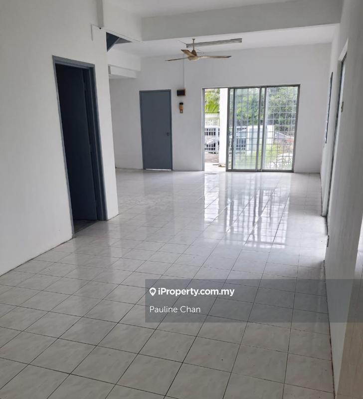 Semi-Detached House for Sale in Taman Pinggiran Putra, Seri Kembangan by Pauline Chan - iProperty.com.my