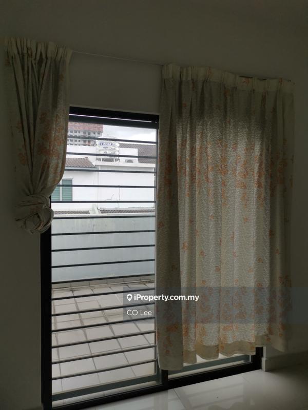Rumah Berangkai 2.5 Tingkat untuk Dijual di Taman Meranti Jaya, Puchong oleh CO Lee - iProperty.com.my