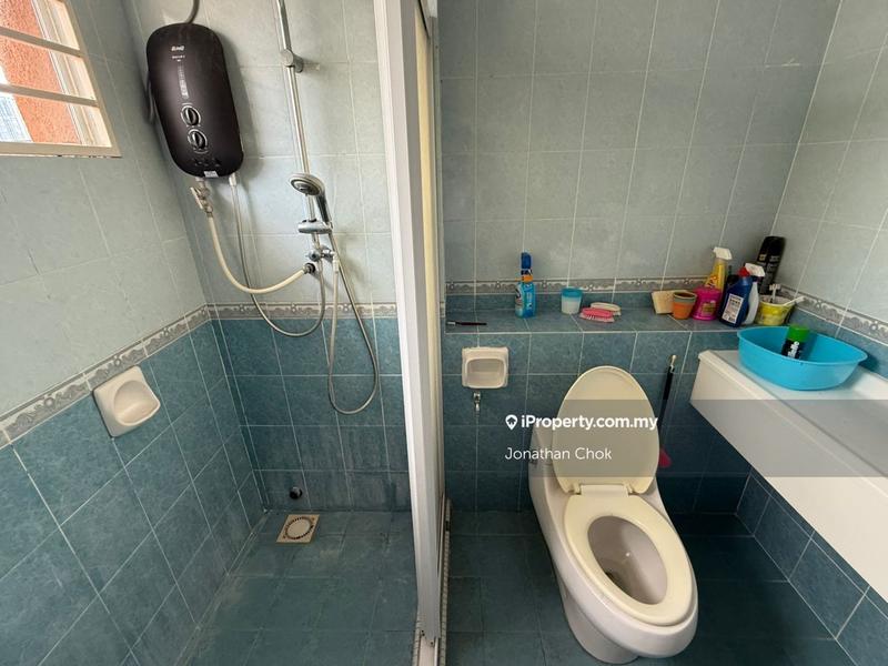 Rumah Berkembar untuk Dijual di Bandar Putra Permai, Seri Kembangan oleh Jonathan Chok - iProperty.com.my