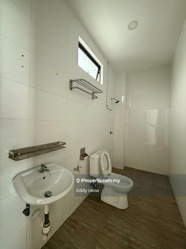 Rumah Berangkai 3 Tingkat untuk Dijual di Taman Limbongan Indah, Melaka City oleh Eddy Leow - Bathroom - iProperty.com.my