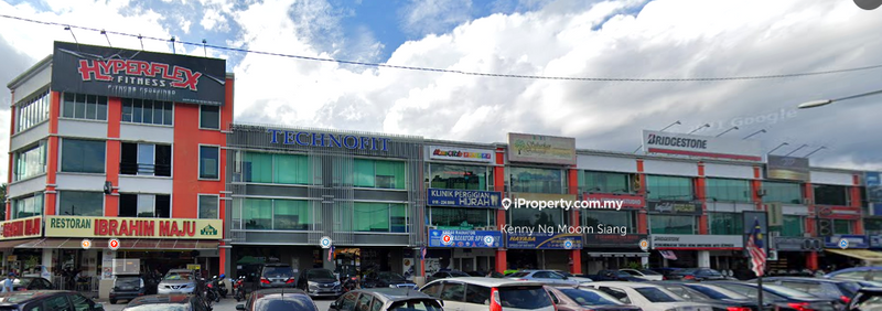 For Rent - ( Corner ) Batu Caves Taman Selaseh 4 Storey Shop ( Rent ), Taman Selasih Fasa II, Selangor