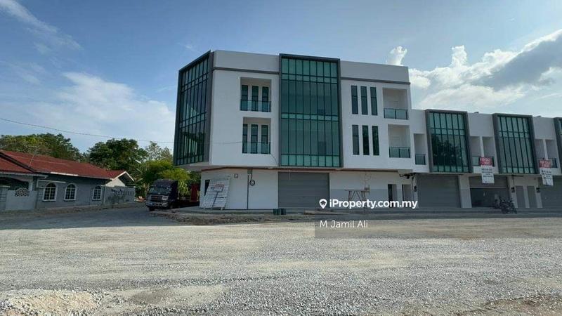 For Sale - Pusat Komersial Batu Berendam