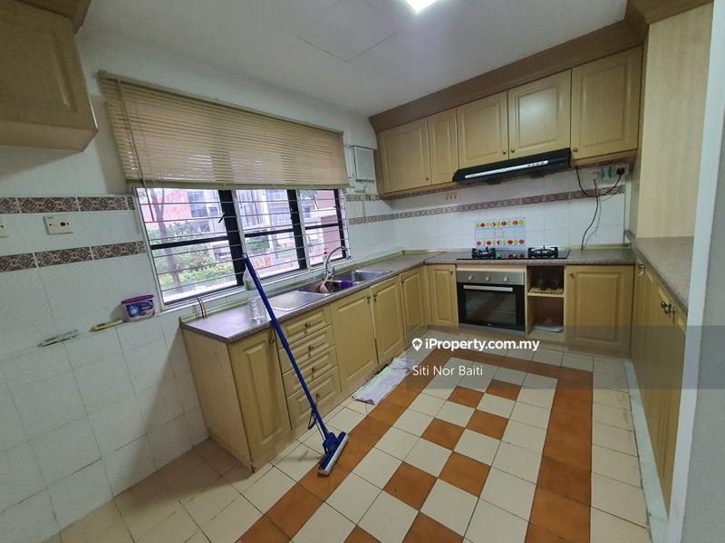 Rumah Bandar untuk Dijual di Ampang Hilir, Ampang oleh Siti Beeb - iProperty.com.my