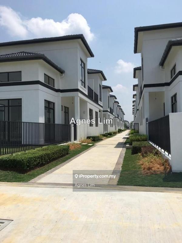 Rumah Berangkai 2 Tingkat untuk Dijual di Eco Grandeur, Puncak Alam oleh Agnes Lim - iProperty.com.my