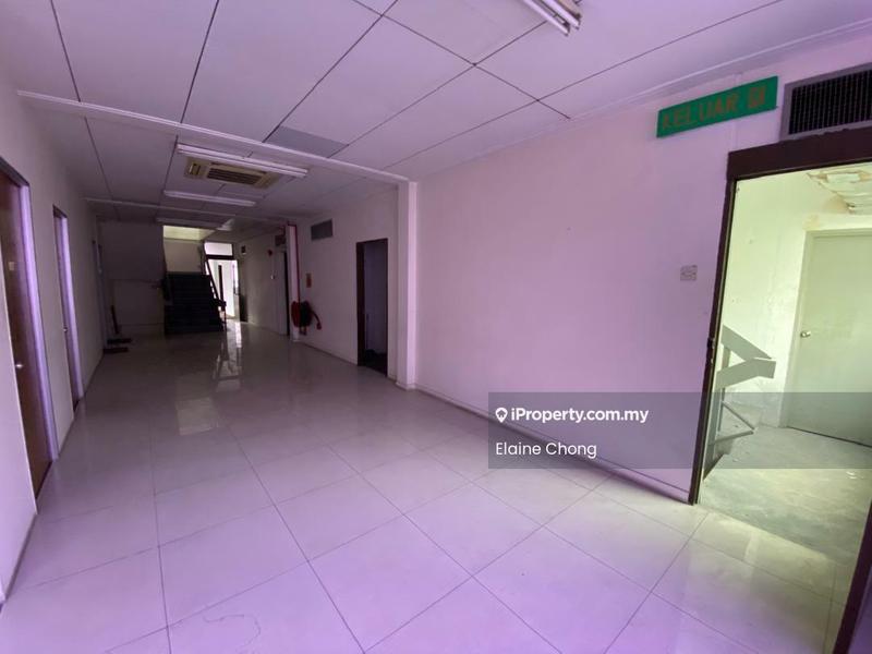 Gudang untuk Disewa di Petaling Jaya, Selangor oleh Elaine Chong - Corridor - iProperty.com.my