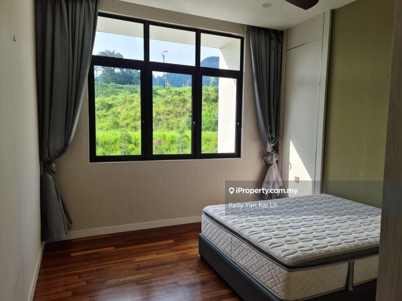 Bungalow House untuk Dijual di Taman Melawati, Ulu Kelang oleh Kelly Yan Kai Lit - Bedroom 2 Queen size bed - iProperty.com.my