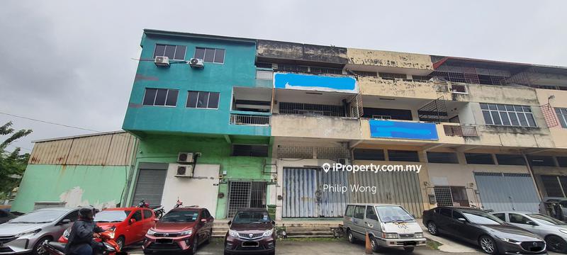 For Rent - Taman Sri Serdang, Seri Kembangan, Three Storey Shop light Industrial for RENT