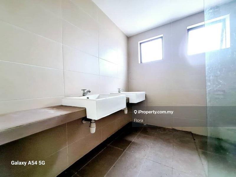 Rumah Teres 2-Tingkat untuk Dijual di Lakeside Residences, Puchong oleh Flora - iProperty.com.my