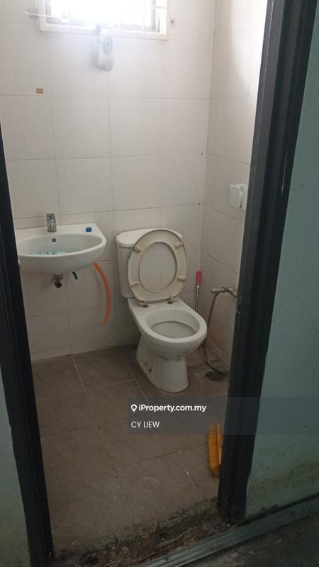 Kedai untuk Disewa di Sungai Besi, Sungai Besi oleh Cy.Liew - Bathroom - iProperty.com.my