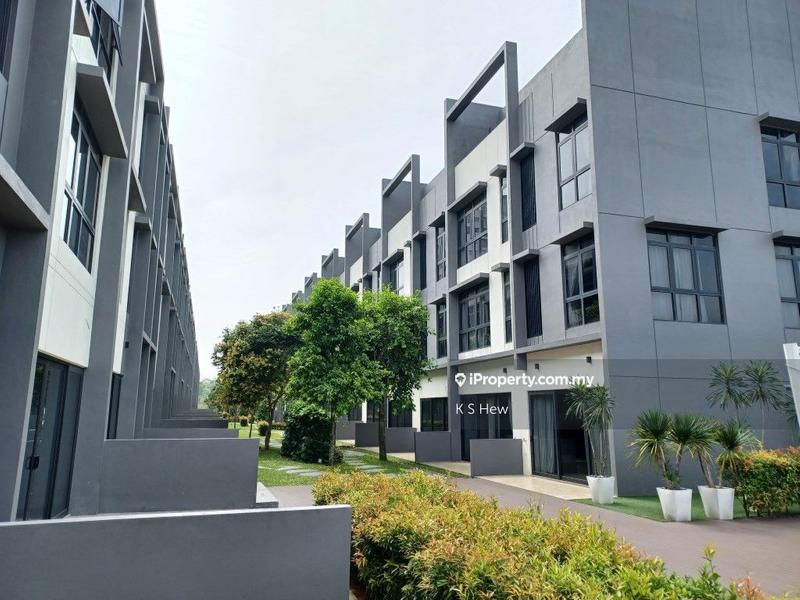 Rumah Teres 4-Tingkat untuk Dijual di Seri Kembangan, Selangor oleh K S Hew - iProperty.com.my