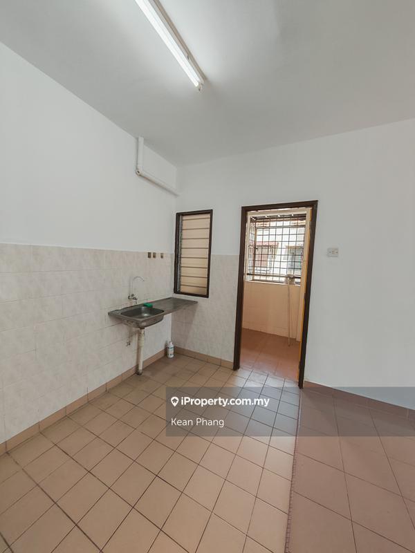 Apartment for Sale in Putra Permai Block B by Kean Phang - iProperty.com.my