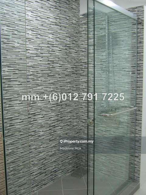 Kondominium untuk Dijual di Araville oleh Madeline Mok - Master Bathroom Shower - iProperty.com.my