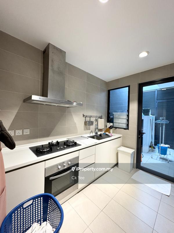 Rumah Teres untuk Dijual di Mines Resort City, Seri Kembangan oleh Ck Yee - iProperty.com.my
