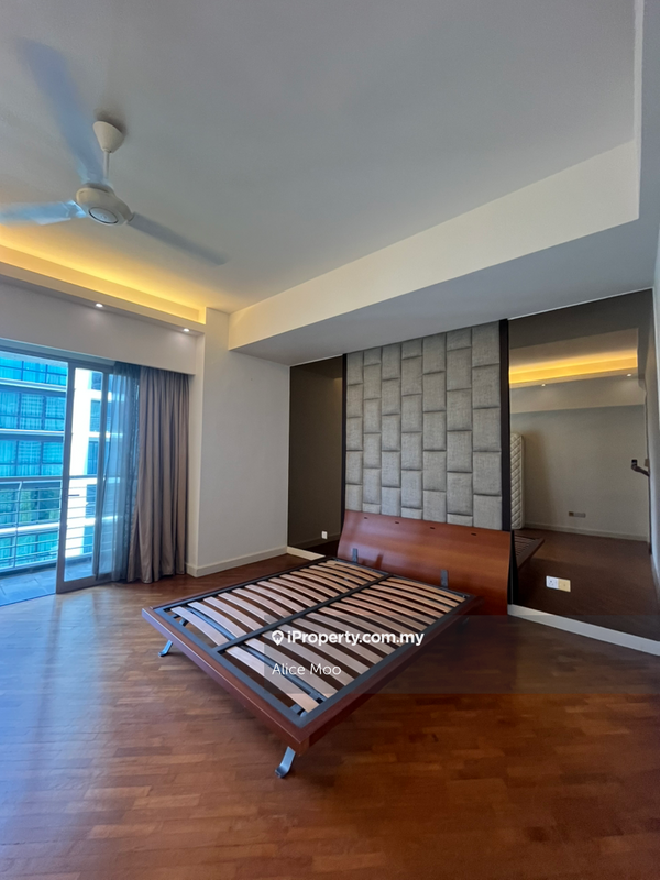 For Sale - Hampshire Park Condominium