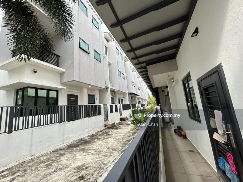 Rumah Berangkai 3 Tingkat untuk Dijual di 16 Sierra, Puchong oleh Alan Chan - iProperty.com.my