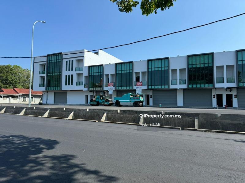 For Sale - Pusat Komersial Batu Berendam