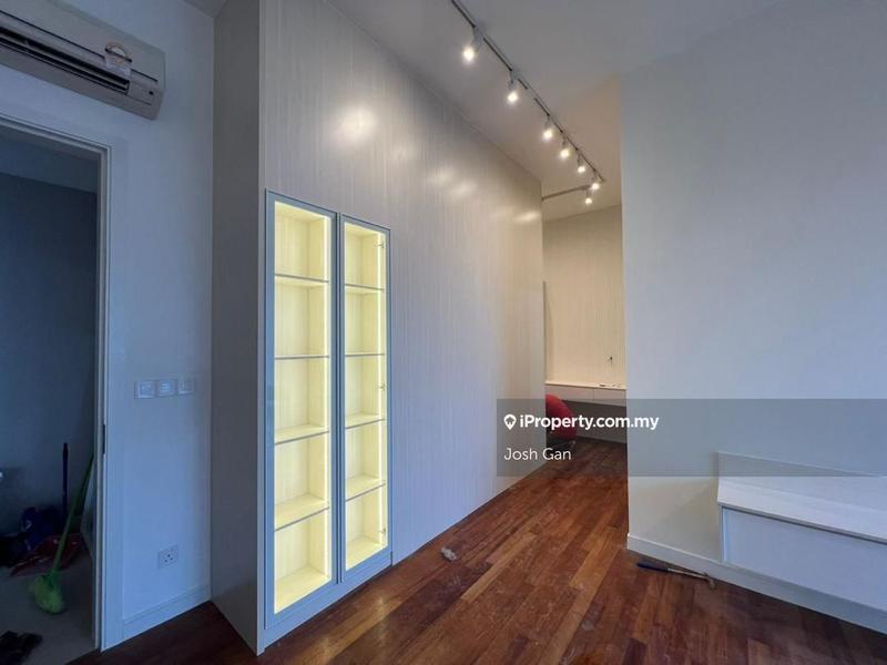 For Sale - Pavilion Hilltop