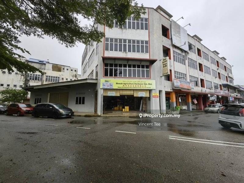 For Sale - 4 Sty Freehold Corner Shop Facing Main Road Kuala Rompin Pahang
