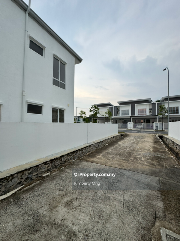 Rumah Berangkai 2 Tingkat untuk Dijual di Bayu Sutera, Bandar Sri Sendayan, Bandar Sri Sendayan oleh Kimberly Ong - iProperty.com.my