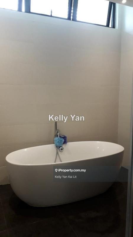 Bungalow House untuk Dijual di Taman Melawati, Ulu Kelang oleh Kelly Yan Kai Lit - Bathtub at master bathroom - iProperty.com.my